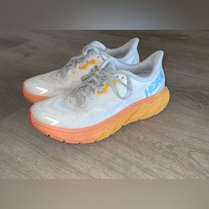 Hoka Women's Arahi 6 Running Shoes